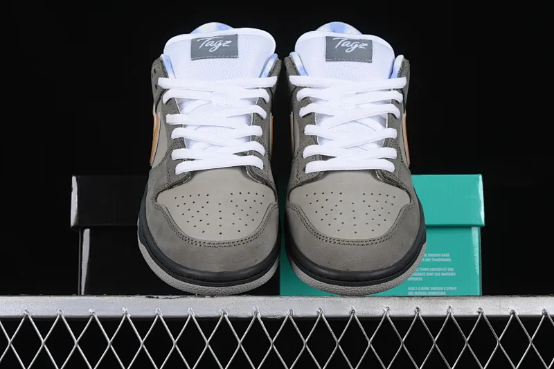 All Categories Nk SB Dunk Series Nk SB Dunk Low Low-top sneakers C version Concepts x SB Dunk Low "Gray Lobster" Gray lobster SB low-top sports and leisure sneakers BV1310-105